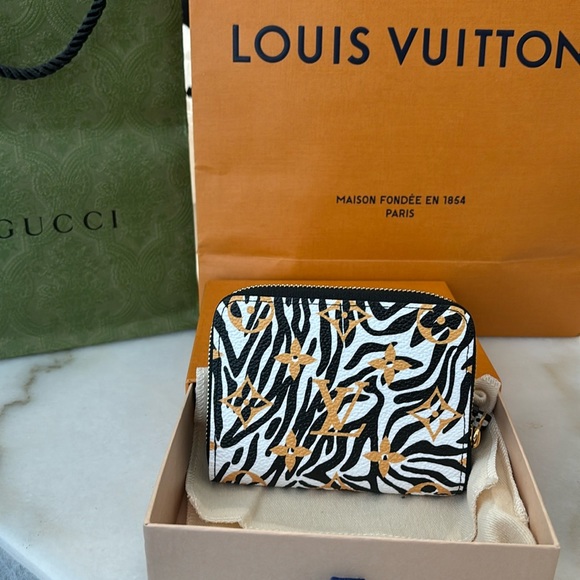 SOLD—-🔥NWT Louis Vuitton jungle coin purse - Picture 4 of 12
